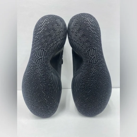 Kyrie Irving Sneakers Size 9.5 - Picture 7 of 7